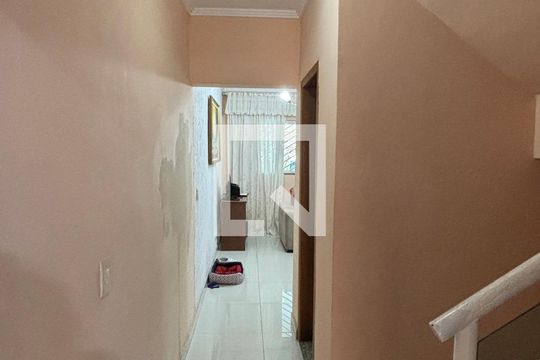 Corredor de casa à venda com 3 quartos, 178m² em Parque Marajoara, Santo André