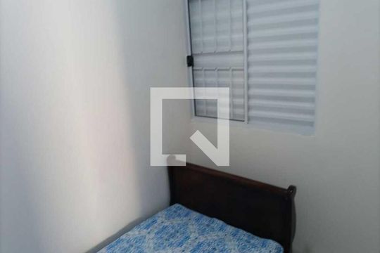 Quarto de casa de condomínio para alugar com 2 quartos, 40m² em Jardim Imperial, Aparecida de Goiânia