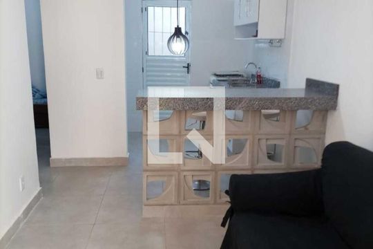 Sala de casa de condomínio para alugar com 2 quartos, 40m² em Jardim Imperial, Aparecida de Goiânia
