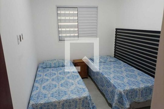 Quarto de casa de condomínio para alugar com 2 quartos, 40m² em Jardim Imperial, Aparecida de Goiânia