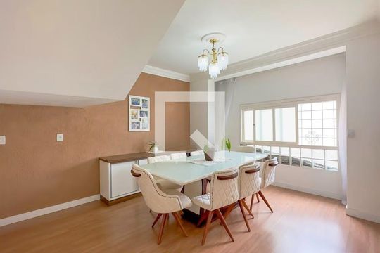 Sala de casa para alugar com 3 quartos, 300m² em Azenha, Porto Alegre
