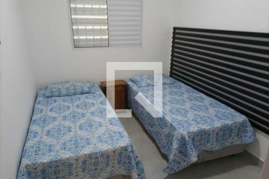 Quarto de casa de condomínio para alugar com 2 quartos, 40m² em Jardim Imperial, Aparecida de Goiânia