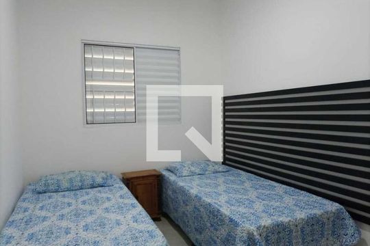 Quarto de casa de condomínio para alugar com 2 quartos, 40m² em Jardim Imperial, Aparecida de Goiânia