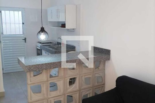 Sala de casa de condomínio para alugar com 2 quartos, 40m² em Jardim Imperial, Aparecida de Goiânia