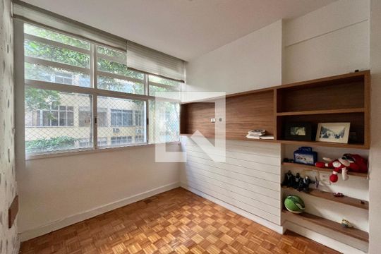 Quarto 1 de apartamento à venda com 3 quartos, 190m² em Copacabana, Rio de Janeiro