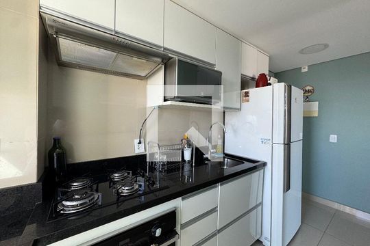 Cozinha de apartamento à venda com 2 quartos, 49m² em Jardim Roberto, Osasco