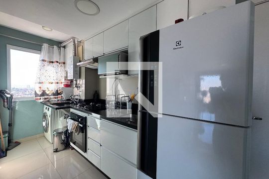 Cozinha de apartamento à venda com 2 quartos, 49m² em Jardim Roberto, Osasco