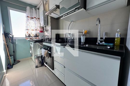 Cozinha de apartamento à venda com 2 quartos, 49m² em Jardim Roberto, Osasco