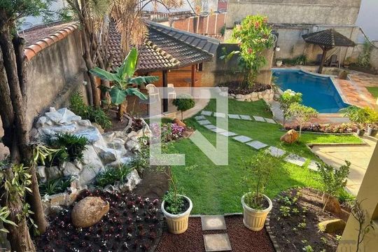 Casa à venda com 3 quartos, 350m² em Vila Rio Branco, Jundiaí