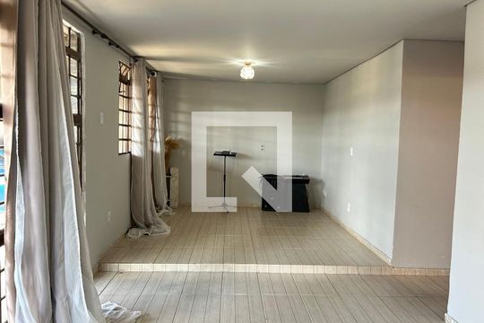 Casa à venda com 4 quartos, 400m² em Vereda, Contagem
