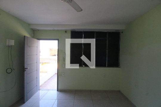 Sala de apartamento para alugar com 2 quartos, 75m² em Jacutinga, Mesquita