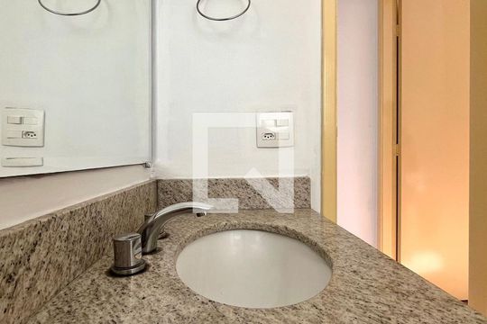 Banheiro de apartamento para alugar com 2 quartos, 69m² em Jardim Nova Europa, Campinas