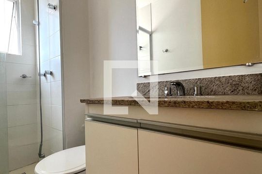 Banheiro de apartamento para alugar com 2 quartos, 69m² em Jardim Nova Europa, Campinas