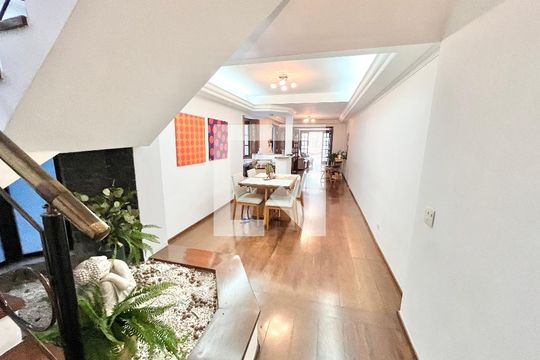 Sala de casa à venda com 3 quartos, 250m² em Jardim São Paulo, São Paulo