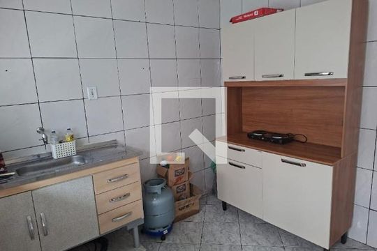 Cozinha de casa de condomínio para alugar com 1 quarto, 65m² em Vila Tupi, Praia Grande