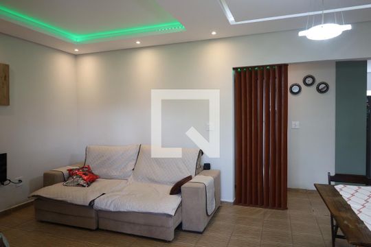 Casa à venda com 3 quartos, 200m² em Interlagos, São Paulo