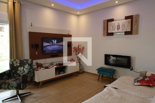 Casa à venda com 3 quartos, 200m² em Interlagos, São Paulo