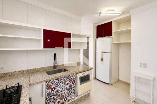 Cozinha de casa para alugar com 2 quartos, 110m² em Chácara Pavoeiro, Cotia