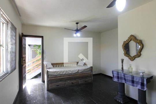 Casa de Condomínio para alugar com 2 quartos, 75m² em Parque Burle, Cabo Frio