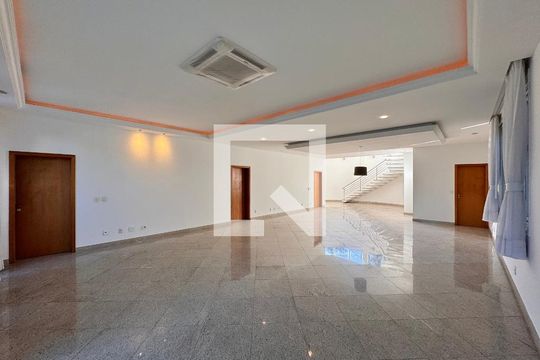 Sala de casa de condomínio para alugar com 5 quartos, 1030m² em Barra da Tijuca, Rio de Janeiro