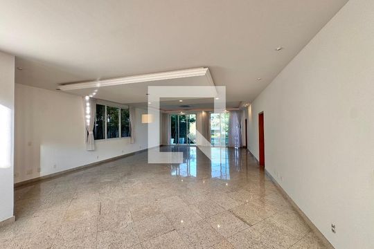 Sala de casa de condomínio para alugar com 5 quartos, 1030m² em Barra da Tijuca, Rio de Janeiro