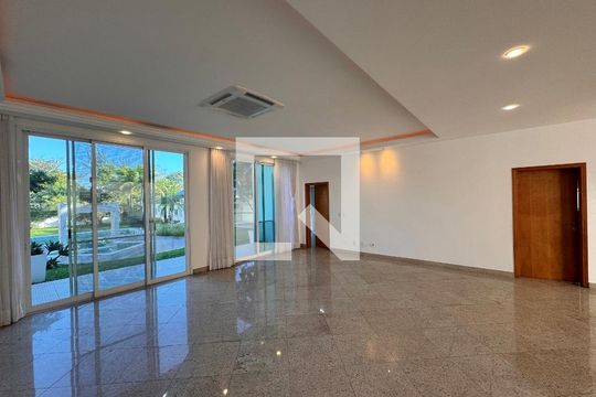 Sala de casa de condomínio para alugar com 5 quartos, 1030m² em Barra da Tijuca, Rio de Janeiro