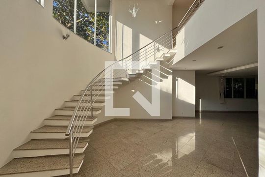Sala de casa de condomínio para alugar com 5 quartos, 1030m² em Barra da Tijuca, Rio de Janeiro