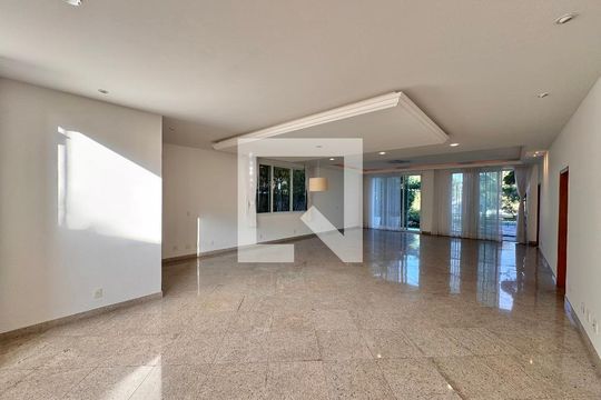 Sala de casa de condomínio para alugar com 5 quartos, 1030m² em Barra da Tijuca, Rio de Janeiro
