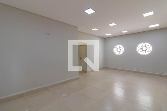 Sala de casa à venda com 4 quartos, 270m² em Vila Galvão, Guarulhos