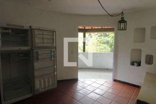 Sala de casa de condomínio para alugar com 2 quartos, 60m² em Praia do Siqueira, Cabo Frio
