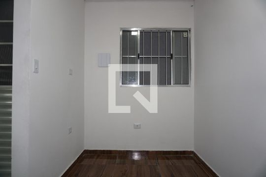 Sala de casa para alugar com 1 quarto, 35m² em Jardim Santo Eduardo, Embu das Artes