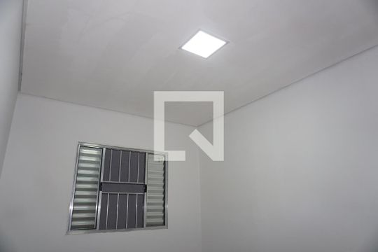 Quarto de casa para alugar com 1 quarto, 35m² em Jardim Santo Eduardo, Embu das Artes