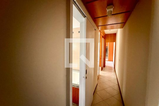 Corredor de apartamento para alugar com 3 quartos, 145m² em Botafogo, Rio de Janeiro