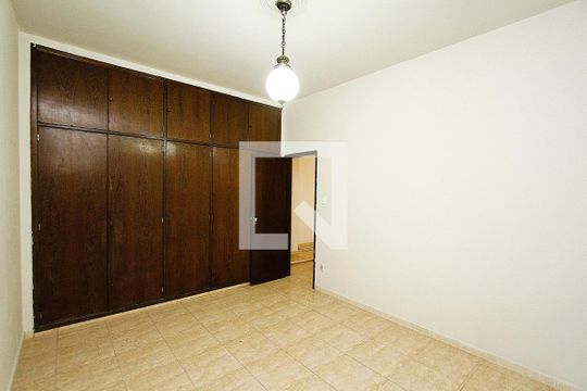 Quarto 1 de casa para alugar com 3 quartos, 410m² em Coração Eucarístico, Belo Horizonte