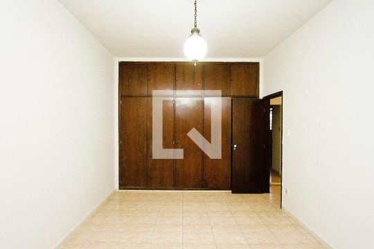 Quarto 1 de casa para alugar com 3 quartos, 410m² em Coração Eucarístico, Belo Horizonte