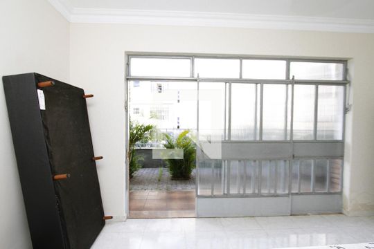 Sala de casa para alugar com 3 quartos, 410m² em Coração Eucarístico, Belo Horizonte