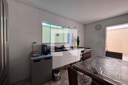 Casa à venda com 3 quartos, 140m² em Umuarama, Osasco