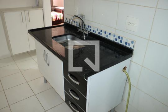 Cozinha de apartamento para alugar com 2 quartos, 47m² em Jardim Central, Cotia