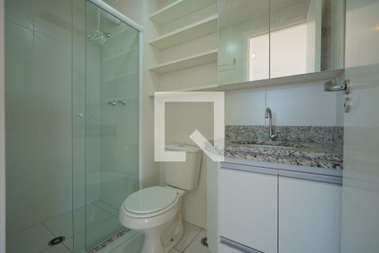 Banheiro de kitnet/studio para alugar com 1 quarto, 91m² em Liberdade, São Paulo