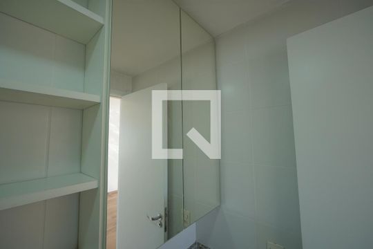 Banheiro de kitnet/studio para alugar com 1 quarto, 91m² em Liberdade, São Paulo