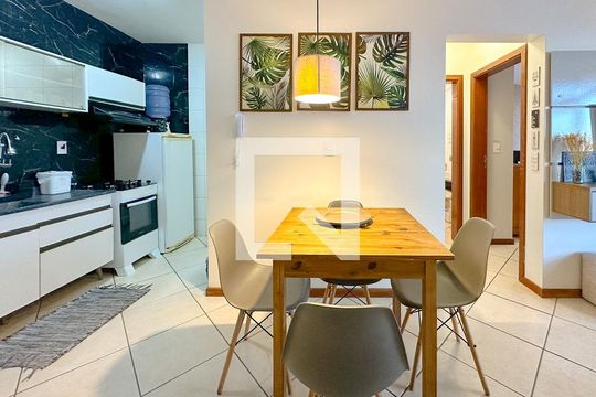 Sala de Jantar de apartamento para alugar com 1 quarto, 47m² em Canasvieiras, Florianópolis