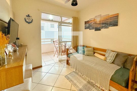 Sala de TV de apartamento para alugar com 1 quarto, 47m² em Canasvieiras, Florianópolis
