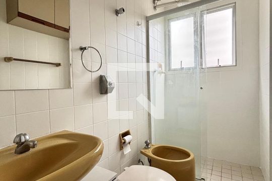 Banheiro de apartamento para alugar com 1 quarto, 55m² em Itaim Bibi, São Paulo
