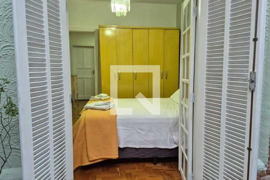 Quarto de casa para alugar com 2 quartos, 70m² em Jardim Oriental, São Paulo