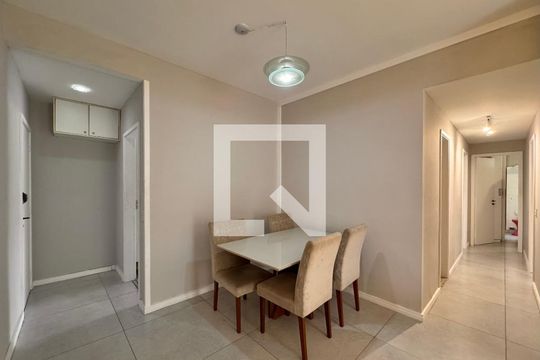 Sala de apartamento à venda com 3 quartos, 80m² em Barra da Tijuca, Rio de Janeiro