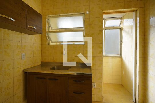 Cozinha de apartamento para alugar com 1 quarto, 40m² em Centro Histórico, Porto Alegre