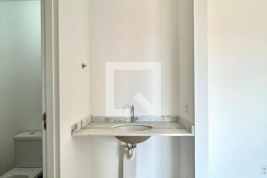 Banheiro de apartamento para alugar com 1 quarto, 33m² em Parque Industrial, Campinas