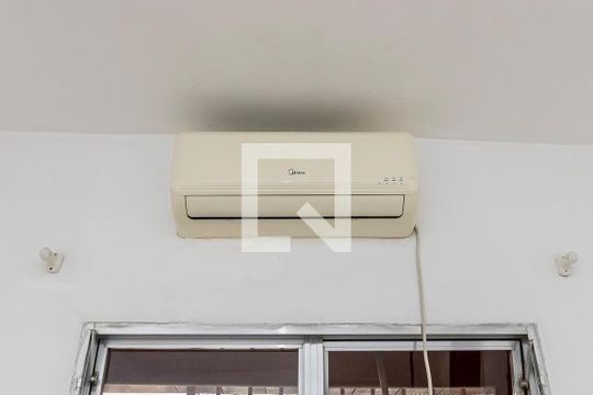 Quarto 1 de casa para alugar com 2 quartos, 60m² em Irajá, Rio de Janeiro