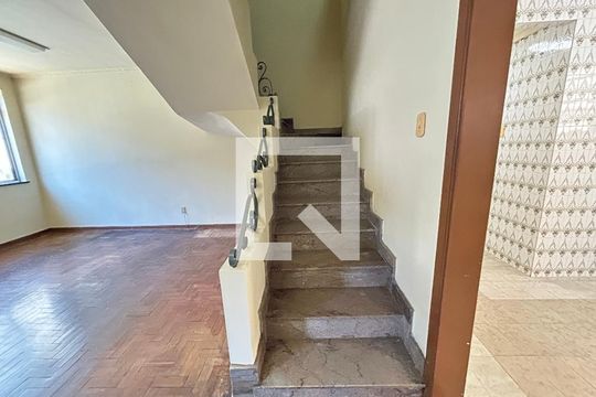 Sala de casa à venda com 4 quartos, 220m² em Quintino Bocaiúva, Rio de Janeiro
