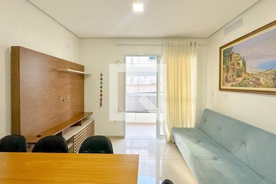 Sala de TV de apartamento para alugar com 1 quarto, 38m² em Ingleses do Rio Vermelho, Florianópolis
